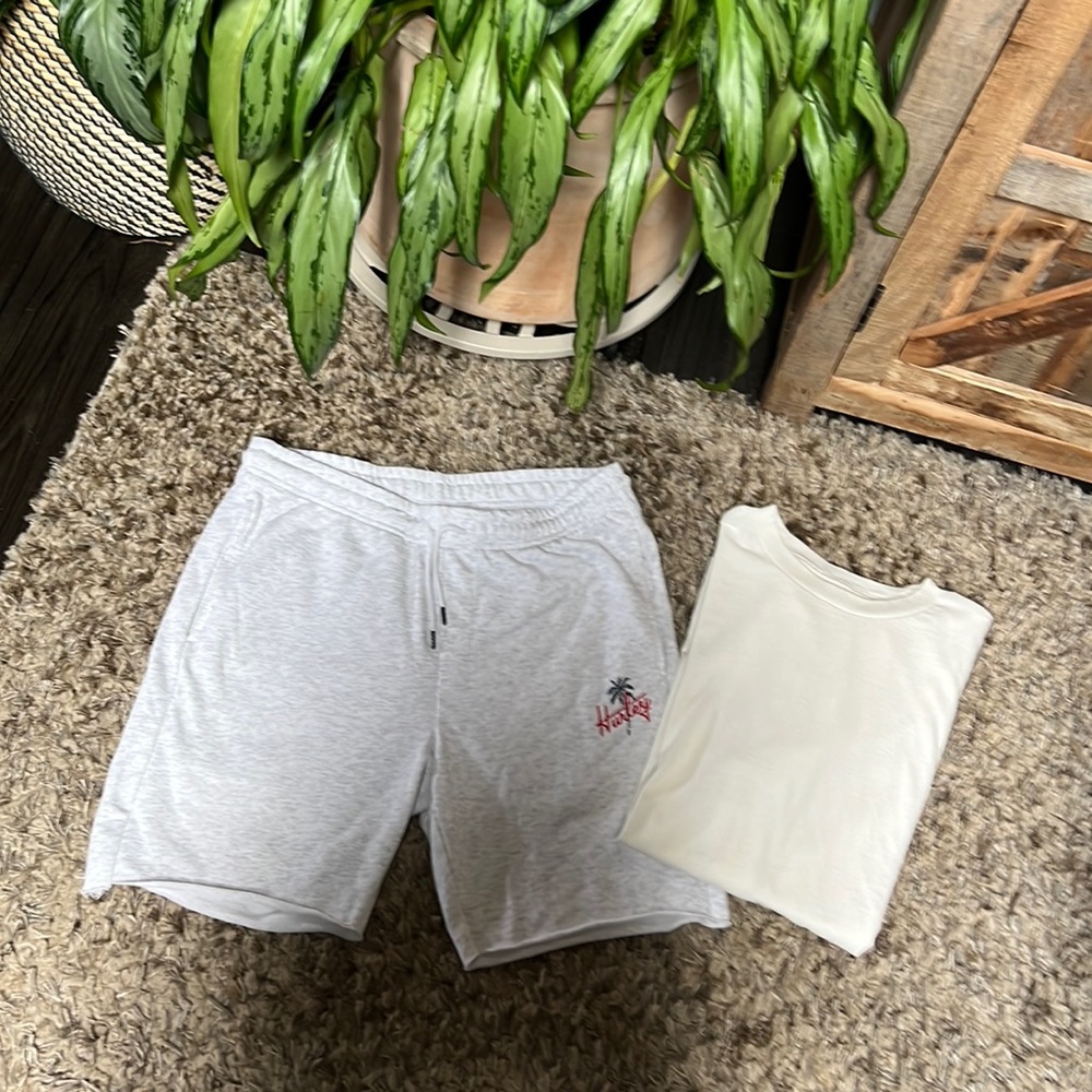 Mens Hurley cotton short never worn Small